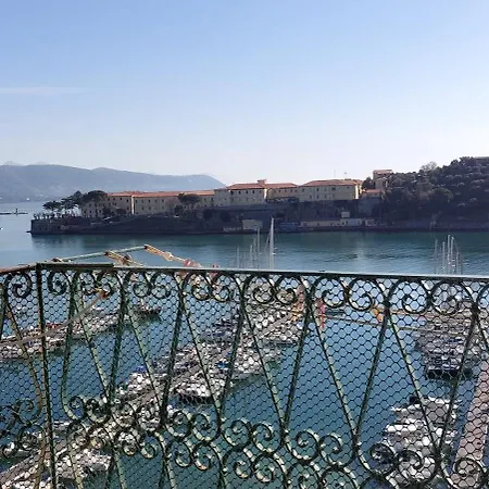 La Terrazza Sulla Baia Di Le Grazie Holiday home